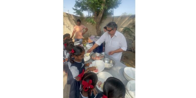 Acharya Dr. Shyam Suresa’s Global Humanitarian Mission: No One Sleeps Hungry