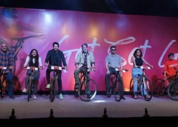 Bollywood Actor Deepak Tijori Returns to Gujarati Cinema After Two Decades with ‘Get Set Go’