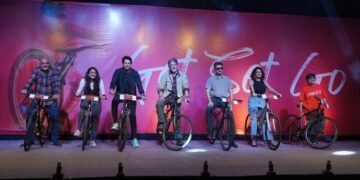 Bollywood Actor Deepak Tijori Returns to Gujarati Cinema After Two Decades with ‘Get Set Go’