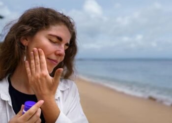 Top Benefits of Using a Detan Face Mask After Sun Exposure