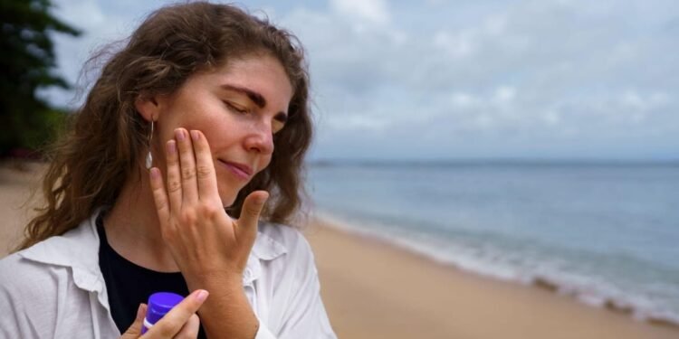 Top Benefits of Using a Detan Face Mask After Sun Exposure