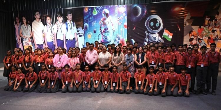 International Expert Presented Science behind Immunity and Vaccination at Gujarat Science City