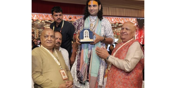 Even rain could not stop the singing of praises of God – ‘Lal Bagh Ka Raja’ Ganpati Festival witnessed huge crowd of devotees