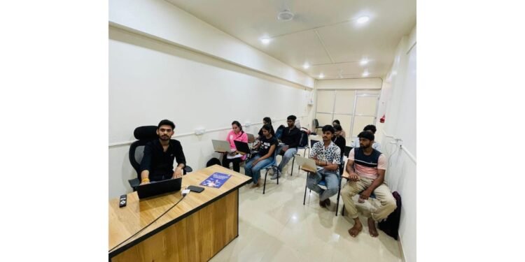 Ampliclicks Academy: Best Digital Marketing Institute in Jabalpur