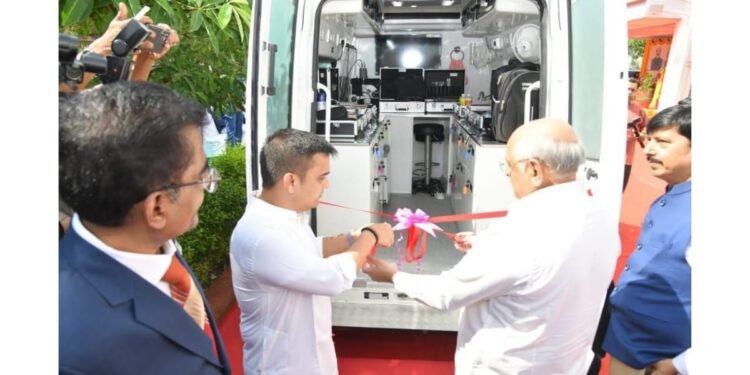 Chief Minister Shri Bhupendra Patel flagged off 28 newly allotted advanced mobile forensic vans for districts of the state from Gandhinagar