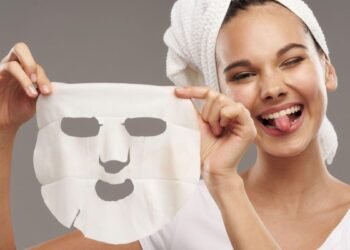 Detan Face Mask: The Quick Fix for Sun-Damaged Skin