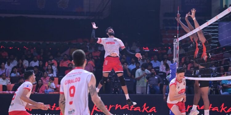 PVL 2025 Season 4 (Match 31): Kolkata Thunderbolts shine bright on Diwali night with 3–1 victory over Hyderabad Black Hawks
