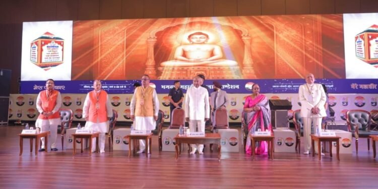 For the First Time in History — Former President Ram Nath Kovind and Family Chant the ‘Namokar Mantra’ Together in a Video Film