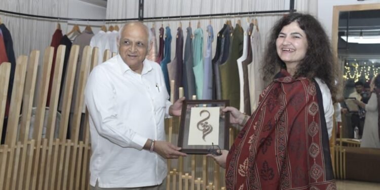 Gandhi Jayanti: Chief Minister Shri Bhupendra Patel Promotes Khadi by Making Purchases in Ahmedabad at OM khadi