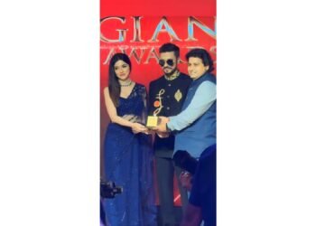 Advocate Vinay Kumar Dubey Honoured by Bollywood Actress Divya Khosla Kumar and Actor Darshan Kumar