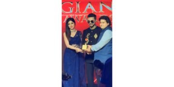 Advocate Vinay Kumar Dubey Honoured by Bollywood Actress Divya Khosla Kumar and Actor Darshan Kumar