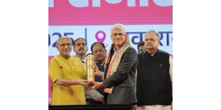 Vice President C.P. Radhakrishnan Felicitates Chhattisgarh’s Achievers at Grand Rajyotsav Celebration in Nava Raipur
