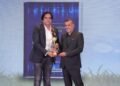 Amit Kumar Singh Honored with Excellence in Journalism Award 2025-26 by Chetan Bhagat