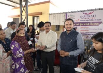 Empowering Frontline Heroes: Samprati Foundation Distributes Protective Gear to Surat’s Safai Veers
