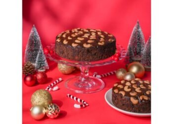 Deliure Marks Christmas with Its Signature Vegetarian, Alcohol-Free Plum Cake