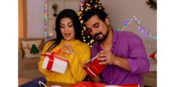 As the Year Ends, This Secret Santa Takes on New Meaning