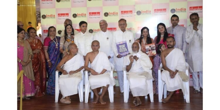 A gathering of six thousand devotees witnessed the consecration of 385 Moksha-garlands at Siddhavad