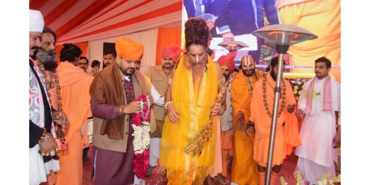 Ayodhya Witnesses the Successful Inauguration of Divine Historic Rashtra Katha under the Presence of Brij Bhushan Sharan Singh; Ram Katha Commences from 2 January at Prakshetra Nandini Niketan