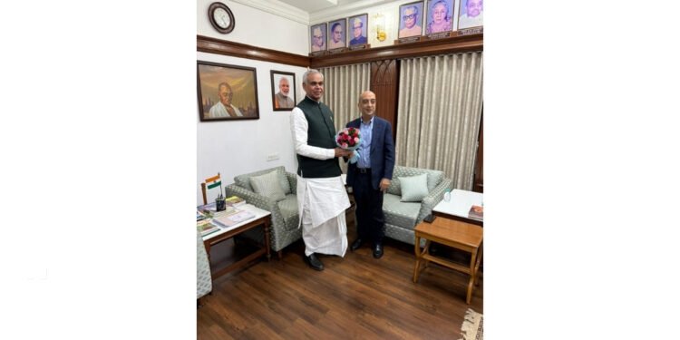 Hindusthan National Glass & Industries Limited’s (HNGIL) leadership meets Acharya Devvrat , Governor of Maharashtra and Gujarat ; Discuss revival of HNGIL’s Nashik Plant