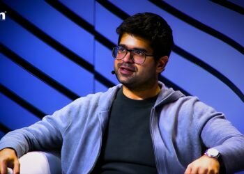 When The Cloud Gets Nervous: Why AI Is Quietly Packing Its Bags And Moving Onto Your Phone