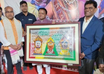 Kalahandi’s Artistic Legacy Thrives: Vedanta Presents Saura Painting to CM, Symbolizing Regional Pride
