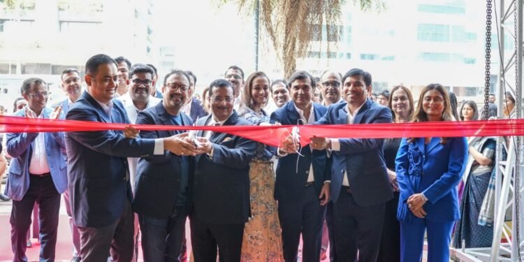 Arnav Automobiles inaugurates state-of-the-art Mahindra showroom at Worli, Mumbai