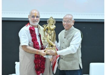 Spiritual Luminary Pujya Bhaishree Rameshbhai Oza inspires students at NFSU