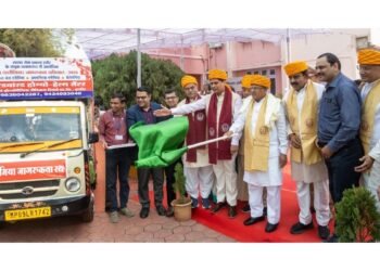 Governor Mangubhai Patel Flags Off Anemia Awareness Rath in Indore; Campaign to Reach 2 Million People in 12 Days