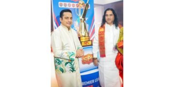 Devkinandan Thakur Ji Maharaj and Bada Business Founder Dr Vivek Bindra Unveil SPL Trophy