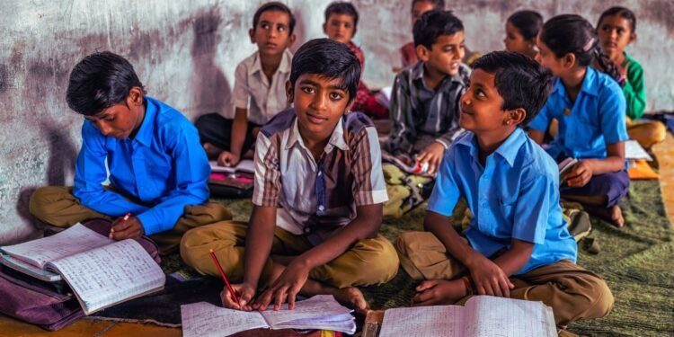 Consortium approaches CM Devendra Fadnavis to push for key School Education Reforms