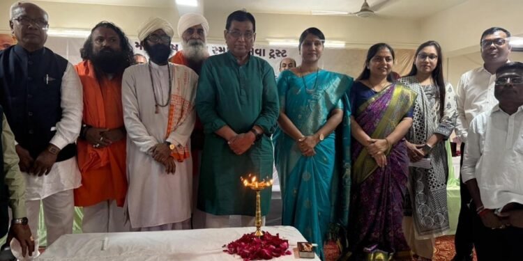 Grand Centenary Commemoration Held in Honour of Late Shri Palabhai Narayandas Parmar, Who Brought Electricity to Mokasan Village in Kadi