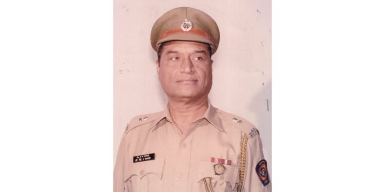 Mulkha Vegala (Extraordinary) Untold Story of uncommon Dr. S. R. Kapse Police Officer