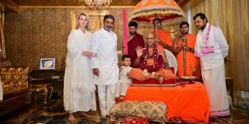 Shankaracharya Swami Sadanand Saraswati Visits Dr. Abhishek Verma, Blesses Family and ShivSena Leadership