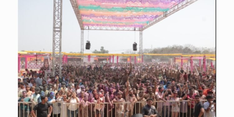 ‘Mudfest’ Celebrated with Great Enthusiasm in Surat on Dhuleti by Triom Club