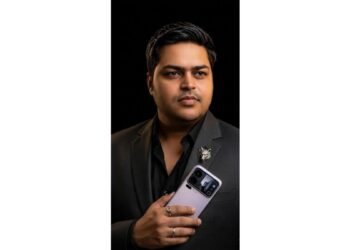Tumkur Witnesses First Xiaomi 17 Pro Max Owner as Prathik Jain Acquires Device on His Birthday