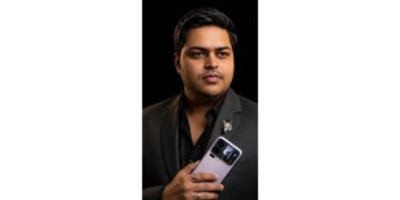 Tumkur Witnesses First Xiaomi 17 Pro Max Owner as Prathik Jain Acquires Device on His Birthday