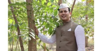 Greenman Viral Desai’s ‘Shahid Smriti Van’ Gains National Acclaim at IIT Bombay for Combating Industrial Pollution