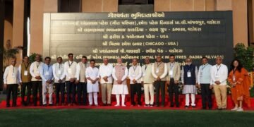 PM Narendra Modi Inaugurates Sardardham in Vadodara, Meets Trustees Including Dr. Parul Patel