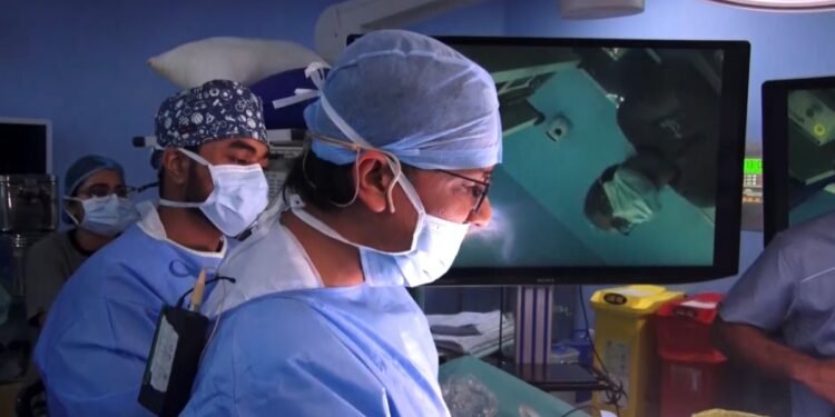 The Top Urologist in Kolkata, Dr. Tarun Jindal Performs Live VEIL Surgery at UroOncoCon 2026