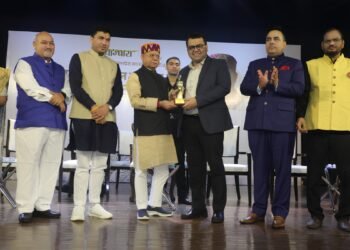 Madhav Das Honoured for Excellence in Human Resources and Literature at Vagdhara Samman Samaroh