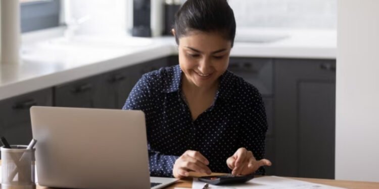 Why More Salaried Professionals Are Choosing Personal Loans Over Borrowing from Friends