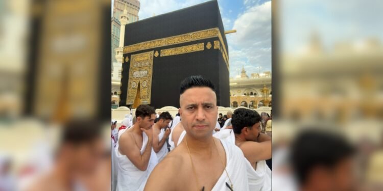 Bollywood influencer Faizan Ansari Performs Umrah at Saudi Arabia
