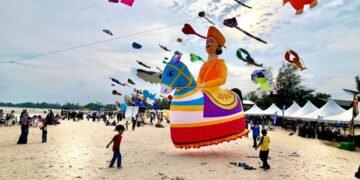 Tamil Nadu Team Skyters Wins Creative Kite Champion Award at Kuantan International Kite Festival 4.0