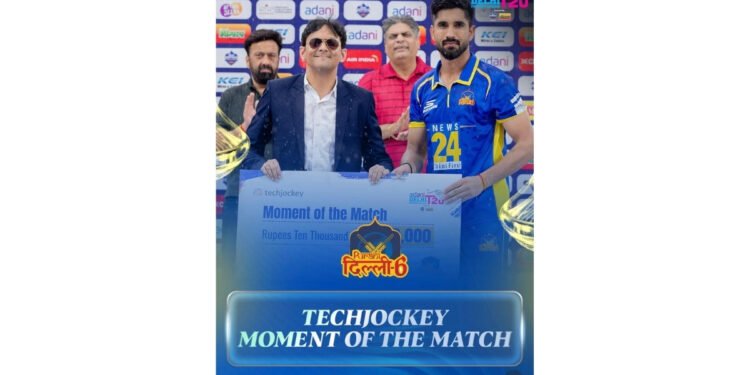 Techjockey CFO Akhilesh Nagpal Felicitates ‘Player of the Match’ at Delhi Premier League