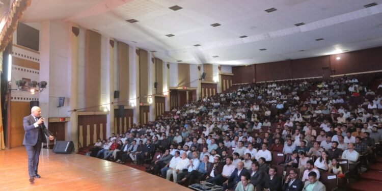 Management Guru Successfully Organises Two Mega Business Summits in Surat; Harshvardhan Jain Inspires Entrepreneurs with Growth Strategies