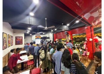 Ajay’s Café makes strong Mumbai Debut as 2,500 Customers turn up on Opening Day