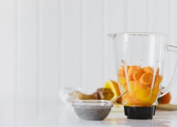 How to Choose Between a Hand Blender and a Mixer Grinder