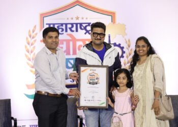 Deepali Ashish Agarwal & Ashish Kishor Agarwal Honoured for Excellence in Solar Installation Services