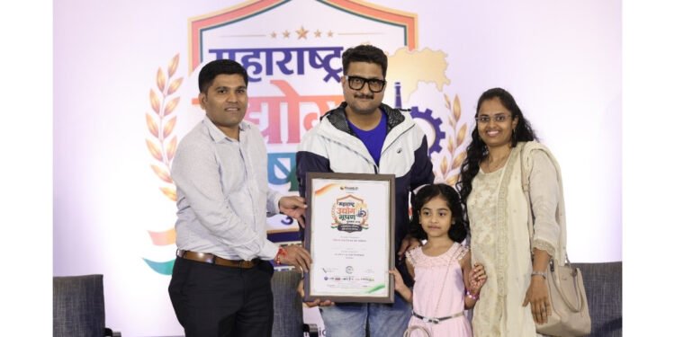 Deepali Ashish Agarwal & Ashish Kishor Agarwal Honoured for Excellence in Solar Installation Services