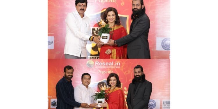 Marathwada Ratna Puraskar 2026 Held in Chh. Sambhajinagar; Rajya-Ratna Magazine Launched in the Presence of Actress Varsha Usgaonkar